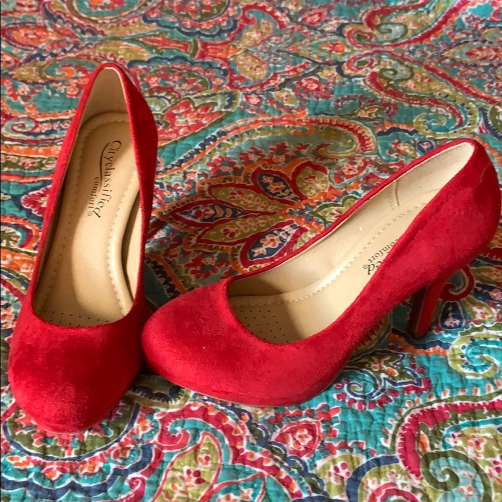 Women’s size 7.5 pumps never worn